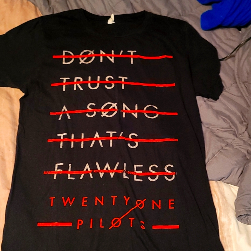 Twenty one pilots "Don't Trust A Song That's Flawless" Medium T-Shirt